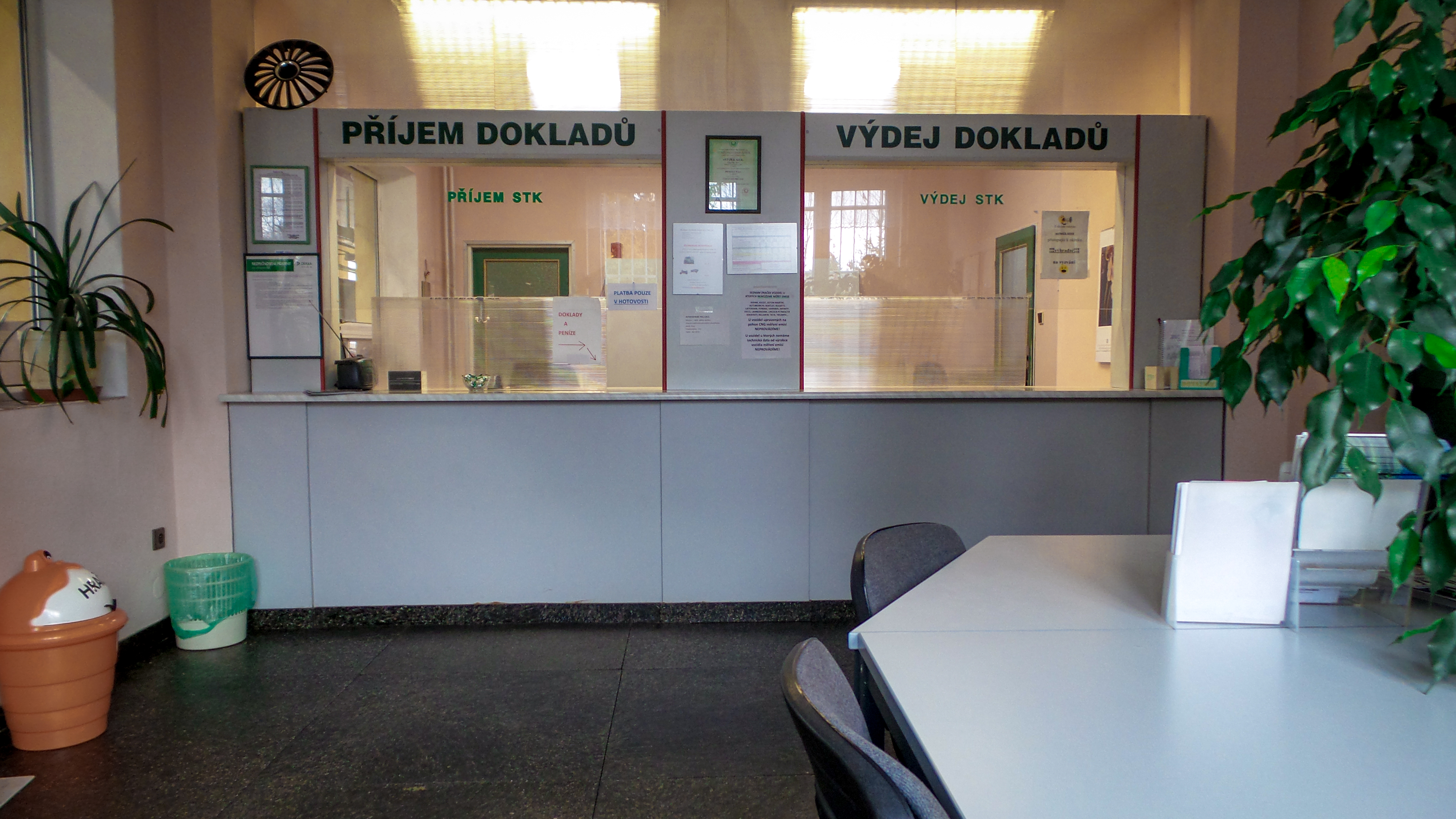 Přepážka pro příjem a výdej